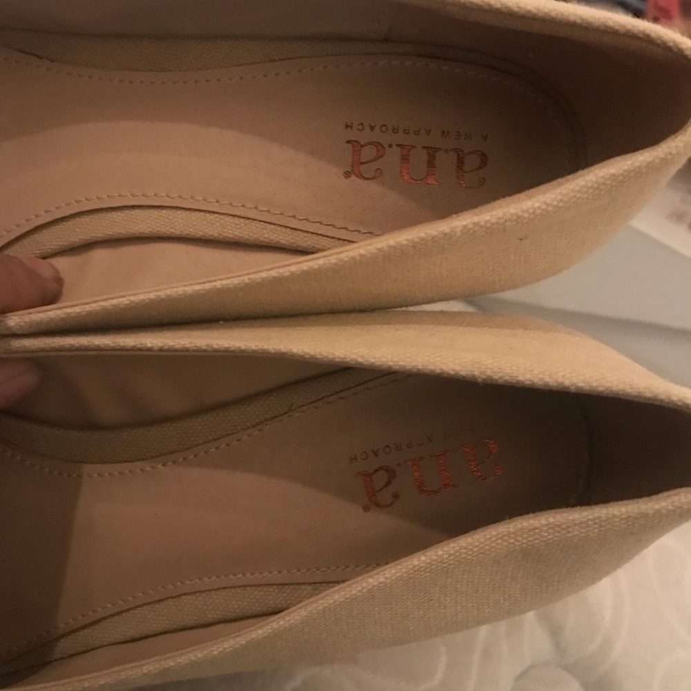 Nude wedges